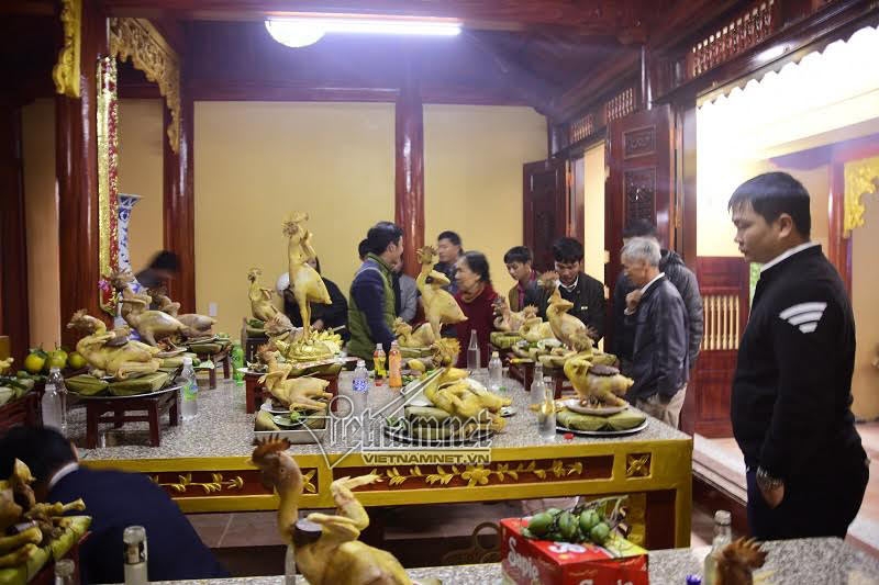 Độc đáo thế ‘gà bay’ trên cỗ cúng rằm tháng Giêng