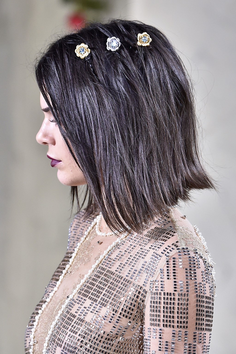 Kendall Jenner mac vay xuyen thau tren san dien New York hinh anh 3