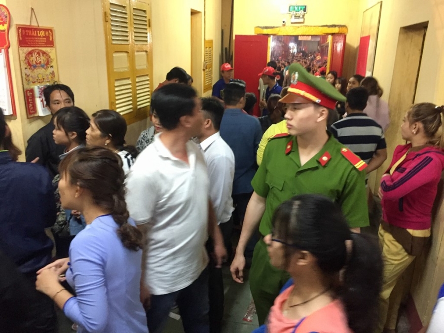 Trang dem dang le chua Ba ngay ram thang Gieng hinh anh 6