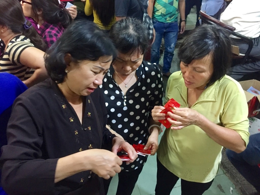 Trang dem dang le chua Ba ngay ram thang Gieng hinh anh 10