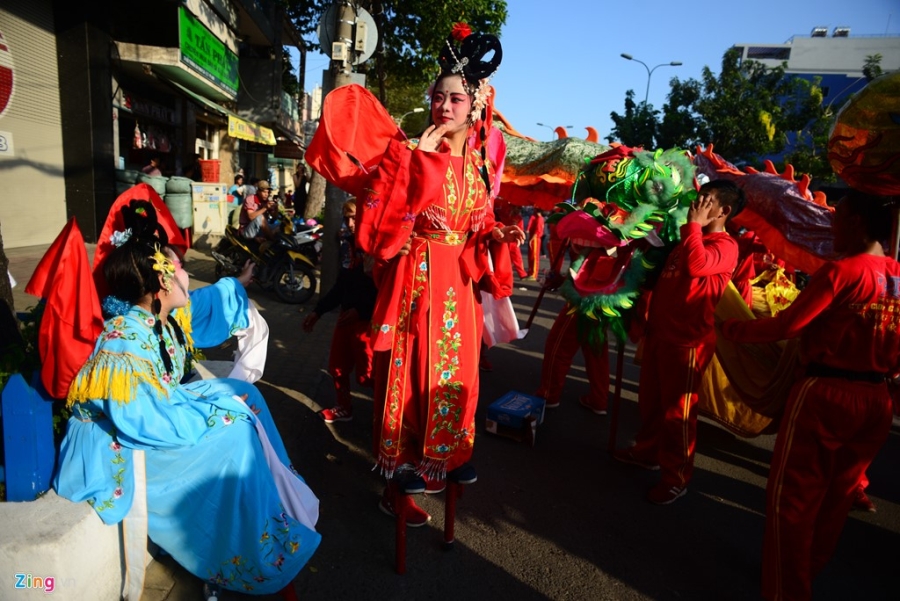 Nhung 'nang tho' noi bat trong Tet Nguyen tieu o Sai Gon hinh anh 9