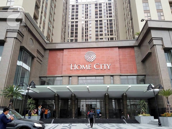 Hà Nội: Chung cư hạng sang giá hơn 30 triệu/m2 bị tố treo đầu dê bán thịt chó, bắt cư dân đi đường vòng - Ảnh 1.