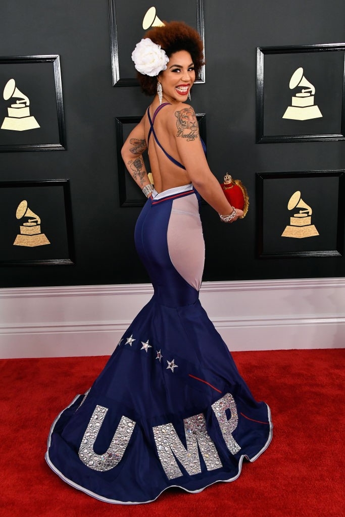 Nhung trang phuc gay soc nhat tham do Grammy 2017 hinh anh 4