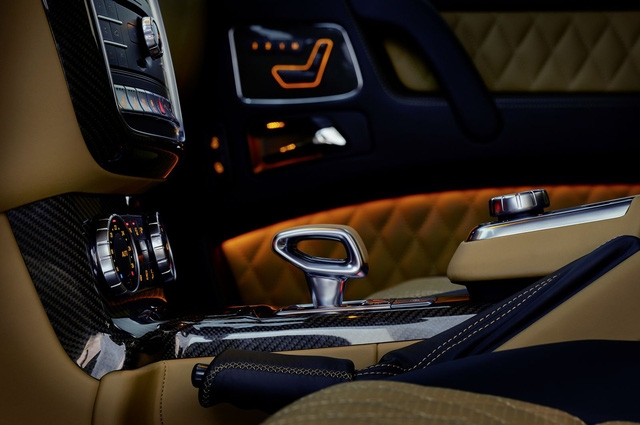 SUV siêu sang Mercedes-Maybach G650 Landaulet chính thức trình làng - Ảnh 15.