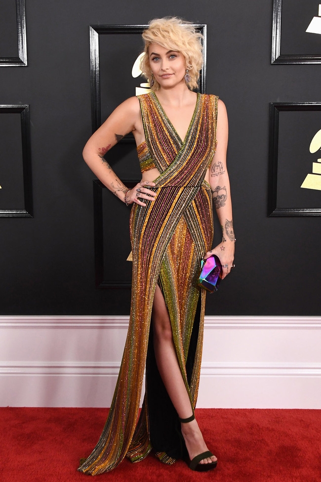 Thảm đỏ Grammy 2017: Người đẹp lộng lẫy, kẻ thả rông vòng 1 táo bạo - Ảnh 2.
