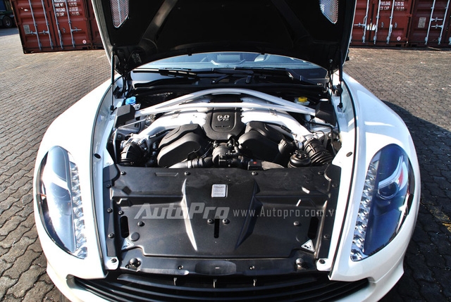 Aston Martin Vanquish hàng độc ra biển trắng tại Sài Gòn - Ảnh 4.