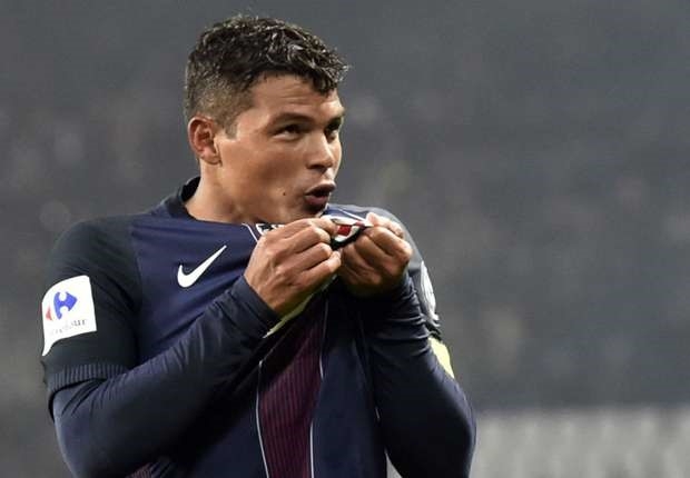 Barca huong loi khi PSG ton that luc luong hinh anh 1