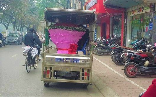 Tuy nhiên, khi được hỏi, chàng trai này xin phép được không tiết lộ thông tin về số tiền bỏ ra để ý nghĩa của món quà được trọn vẹn nhất.