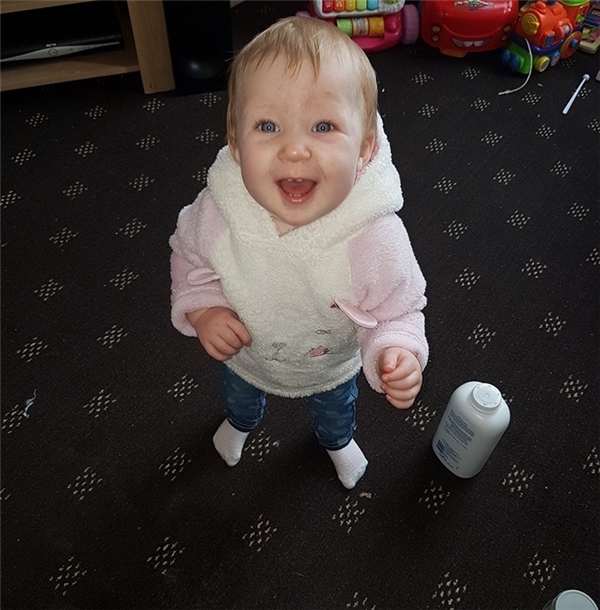 Poppy-Rae tròn 1 tuổi, ngày càng xinh xắn đáng yêu.