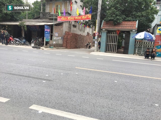 Kẻ dùng dao đâm người cứu nạn có hành vi hết sức côn đồ - Ảnh 2.