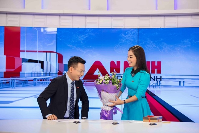 Minh Huong khien dong nghiep boi roi khi tang qua Valentine hinh anh 1