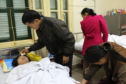 sau con dau dau, be gai 15 tuoi di kham bat ngo phat hien u nao bien chung mu mat - 2