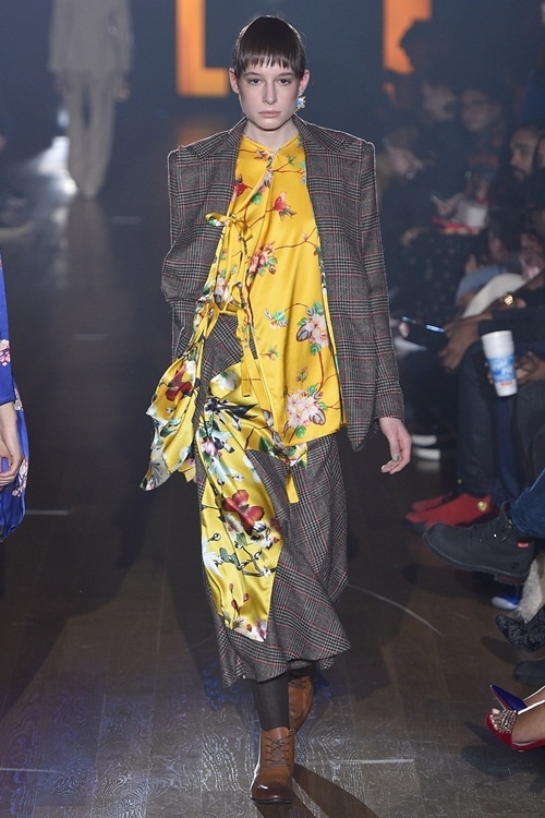 Thiết kế giống áo dài xuất hiện ở New York Fashion Week