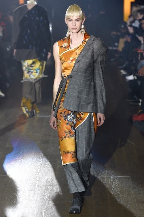 Thiết kế giống áo dài xuất hiện ở New York Fashion Week