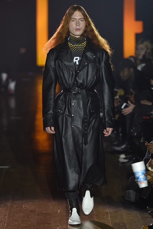 Thiết kế giống áo dài xuất hiện ở New York Fashion Week