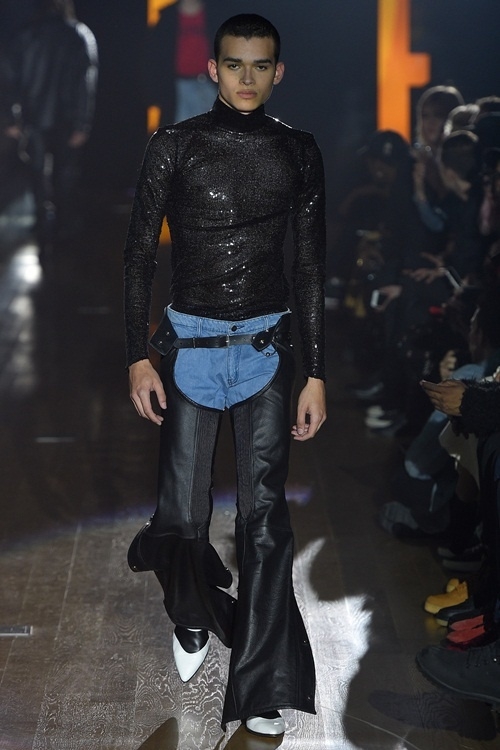 Thiết kế giống áo dài xuất hiện ở New York Fashion Week