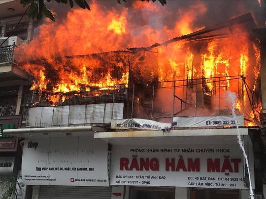 Cháy lớn ở phố cổ Hà Nội