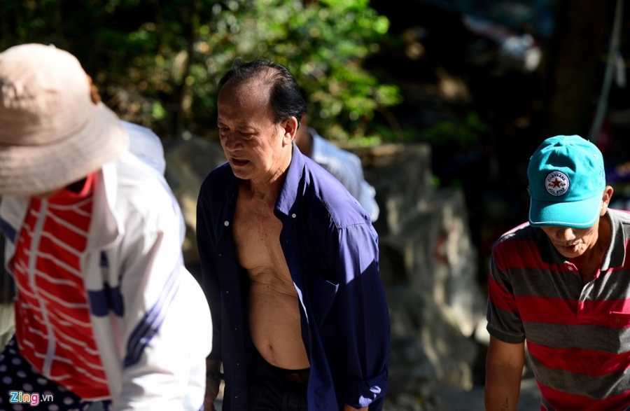 Nhung nguoi 'minh dong da sat' muu sinh tren nui Ba Den hinh anh 3