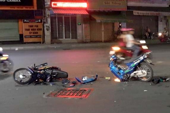 Va cham trong dem Valentine, doi trai gai nhap vien hinh anh 1