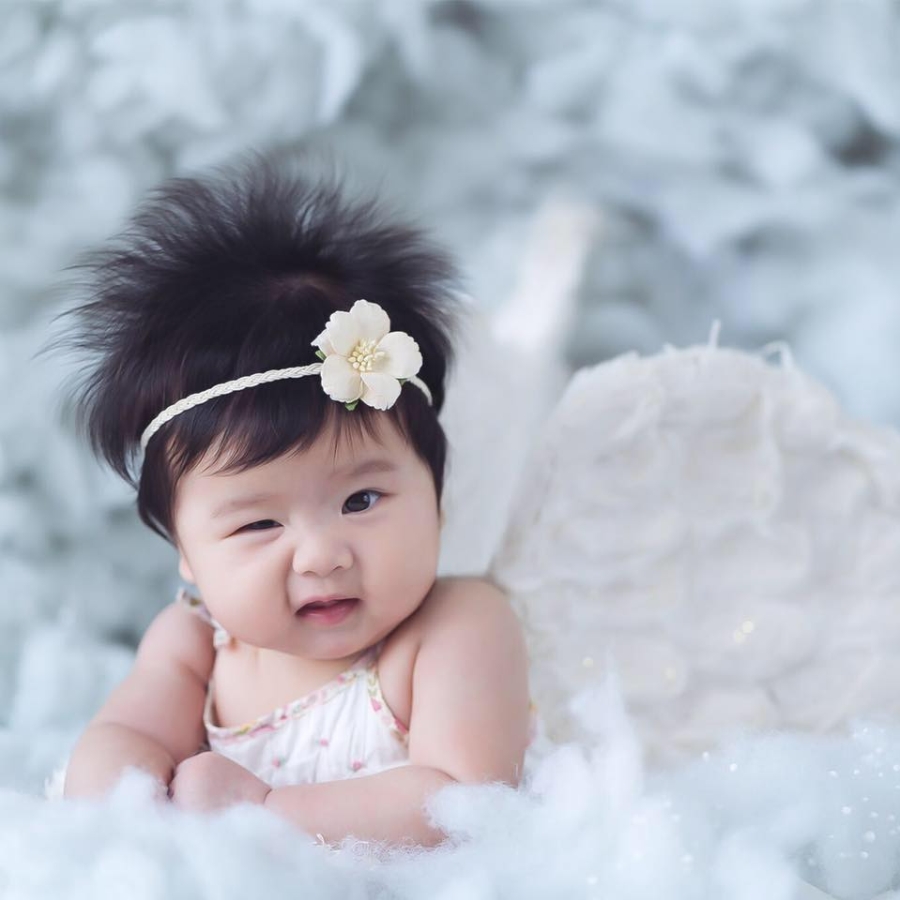 van trang khoe anh con gai cung mat da long nheo, toc dung nguoc sieu hom hinh - 1