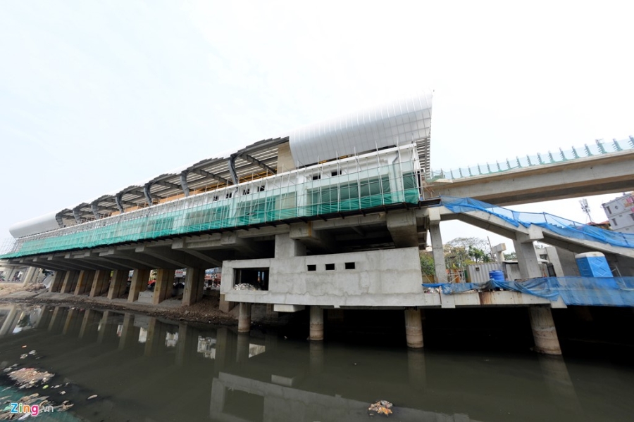 Bay doc tuyen duong sat tren cao dau tien sap chay thu hinh anh 10