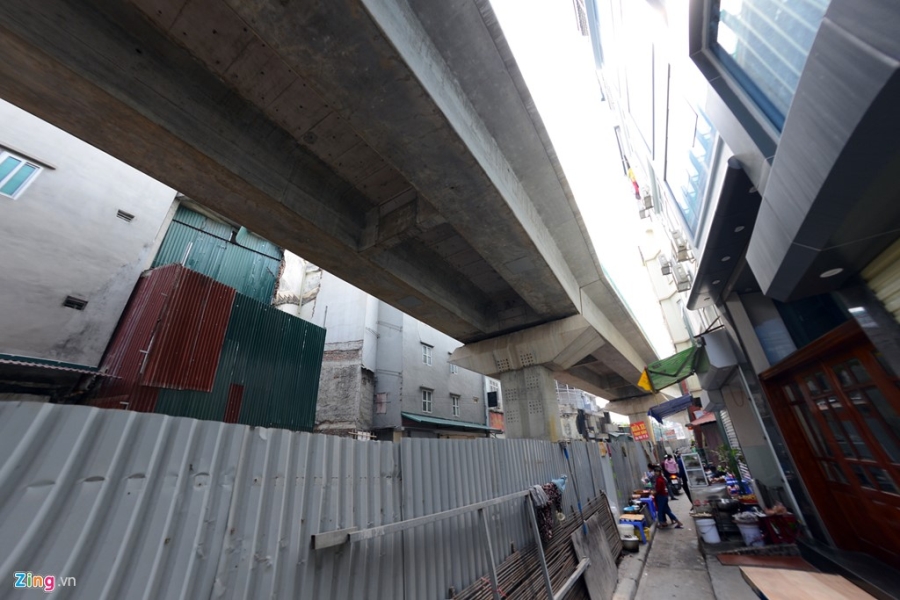 Bay doc tuyen duong sat tren cao dau tien sap chay thu hinh anh 12