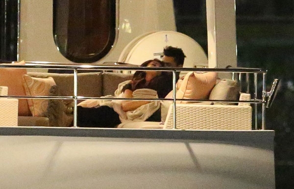 bo-moi-cua-selena-gomez-che-nhao-ky-nang-sex-cua-justin-bieber-1