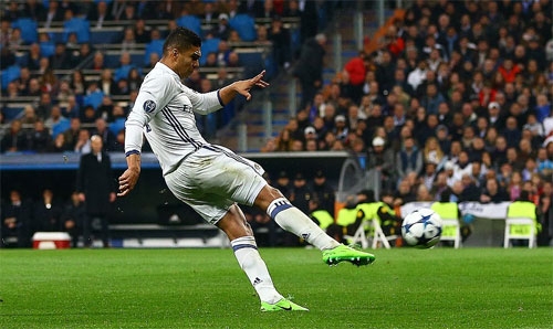 casemiro-vo-le-ghi-ban-tu-30-m-real-dat-mot-chan-vao-tu-ket