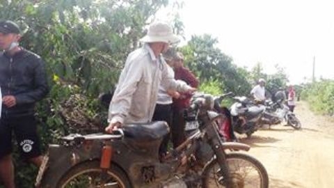 Nhiều người hiếu kỳ theo dõi vụ việc 