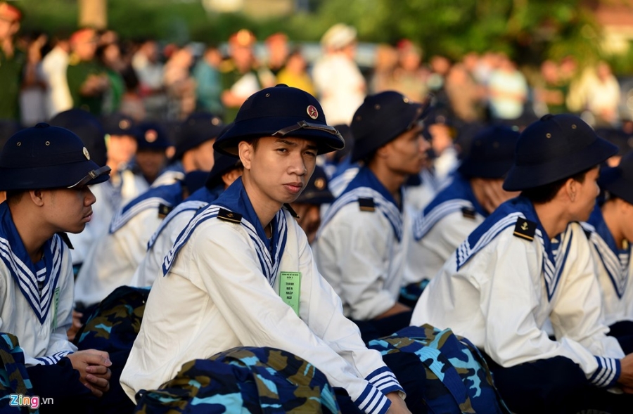 Nu tan binh tai TP.HCM trong ngay nhap ngu hinh anh 2