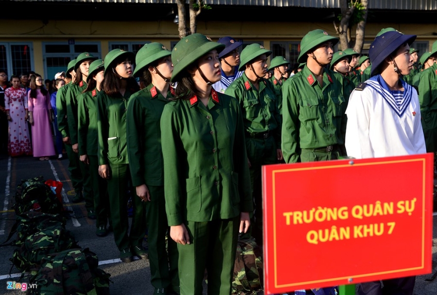 Nu tan binh tai TP.HCM trong ngay nhap ngu hinh anh 4