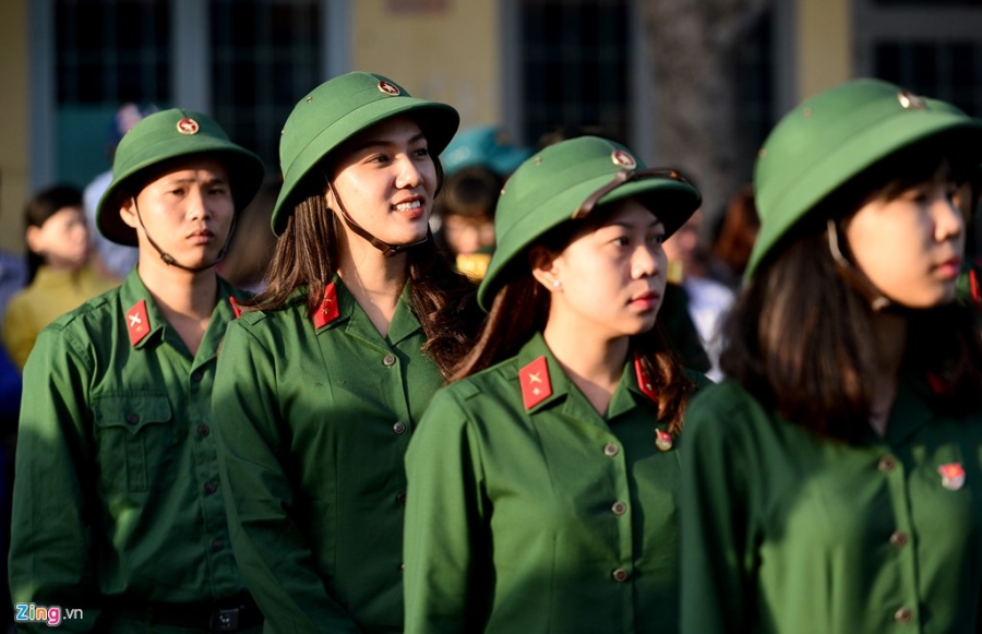 Nu tan binh tai TP.HCM trong ngay nhap ngu hinh anh 6