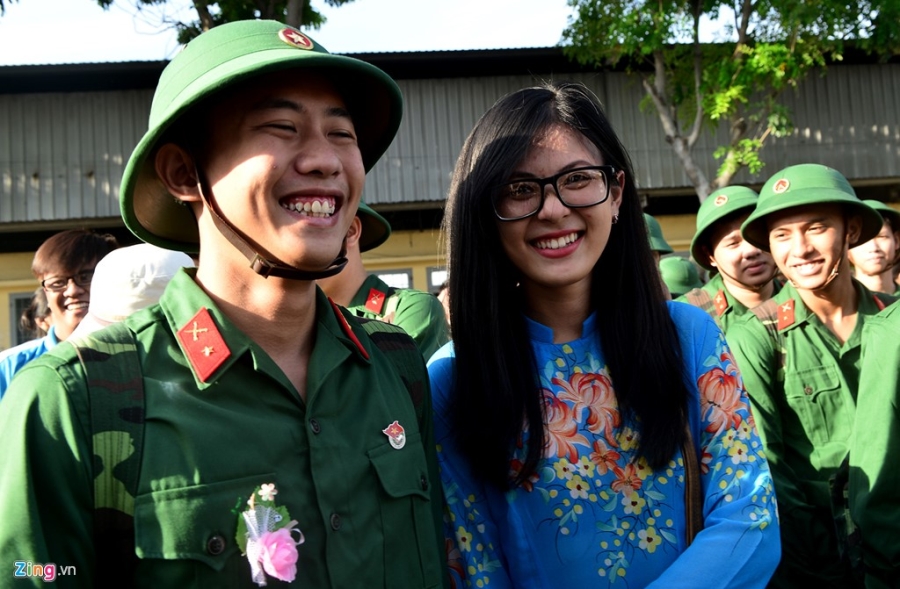 Nu tan binh tai TP.HCM trong ngay nhap ngu hinh anh 12