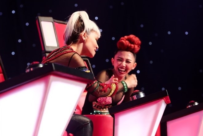 Toc Tien: 'Toi bi soi moi nhieu nhat dan HLV The Voice' hinh anh 1