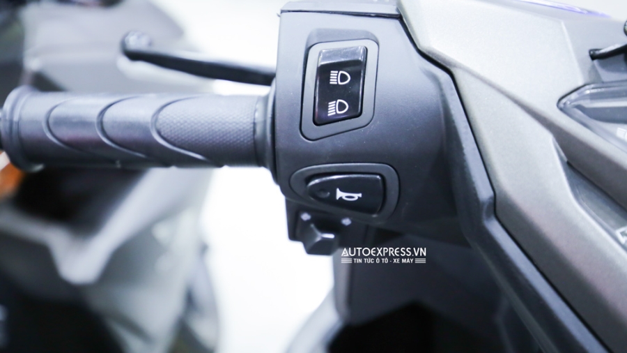 Tay lái bên trái Honda Vario 150