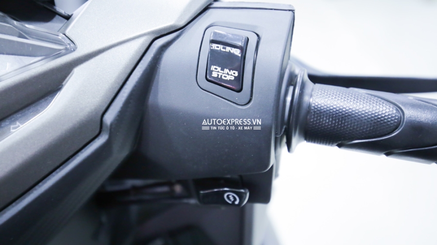 Tay lái bên phải Honda Vario 150