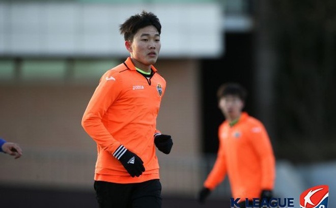 Gangwon FC cam kết sẽ bố trí Xuân Trường đá chính tối thiểu 10 trận ở K.League Classic 2017. 
