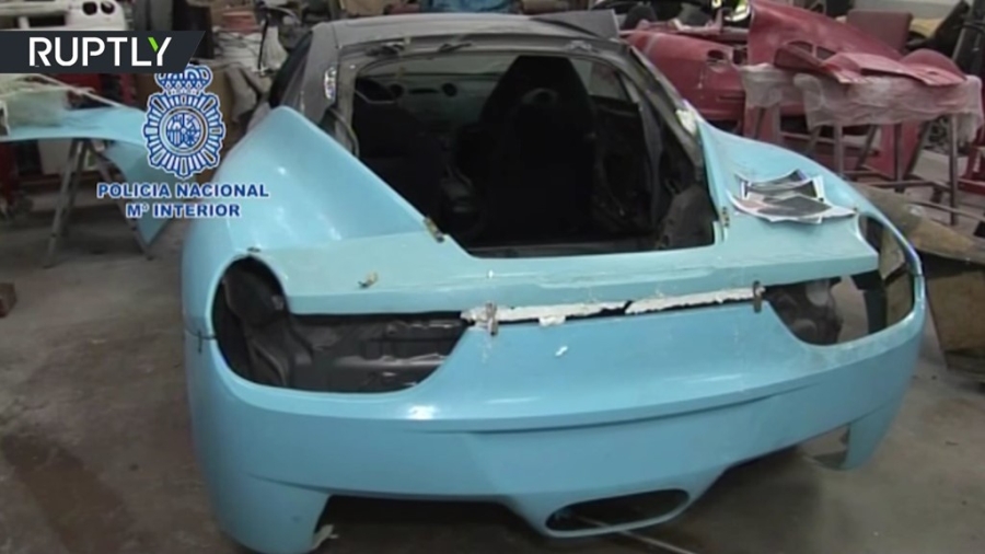 Ba nguoi bi bat vi san xuat Ferrari va Lamborghini nhai hinh anh 2