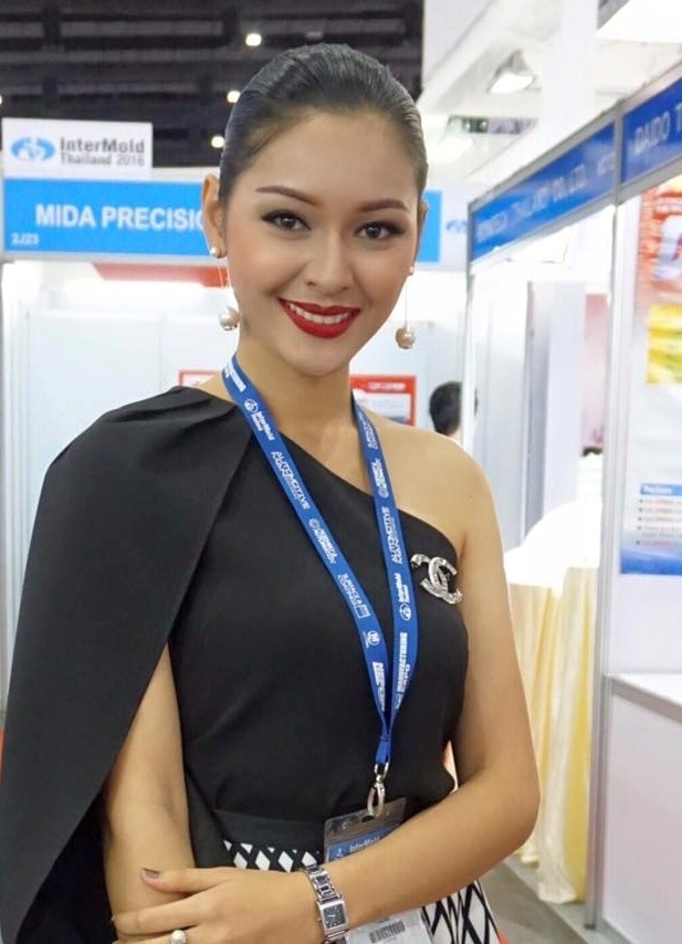 Co gai ban xang bat ngo noi tieng tren mang xa hoi hinh anh 4