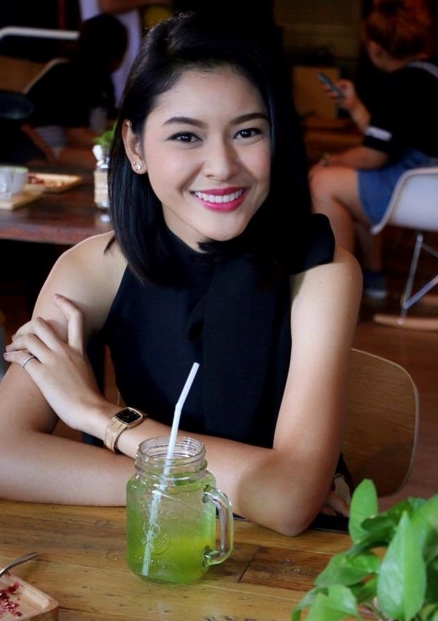 Co gai ban xang bat ngo noi tieng tren mang xa hoi hinh anh 6