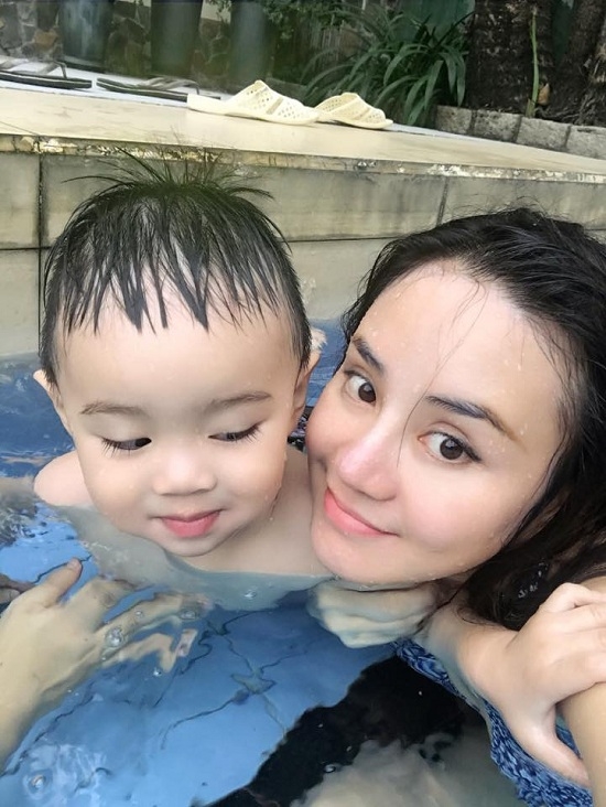 MC Quang Minh VTV khoe 3 con trai giống bố như đúc