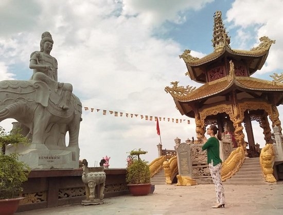 MC Quang Minh VTV khoe 3 con trai giống bố như đúc