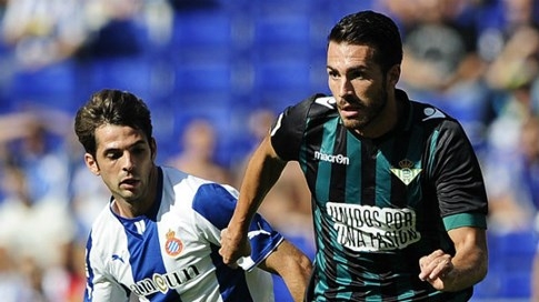 Ba cựu cầu thủ Betis bị buộc tội bán độ ở La Liga - ảnh 1