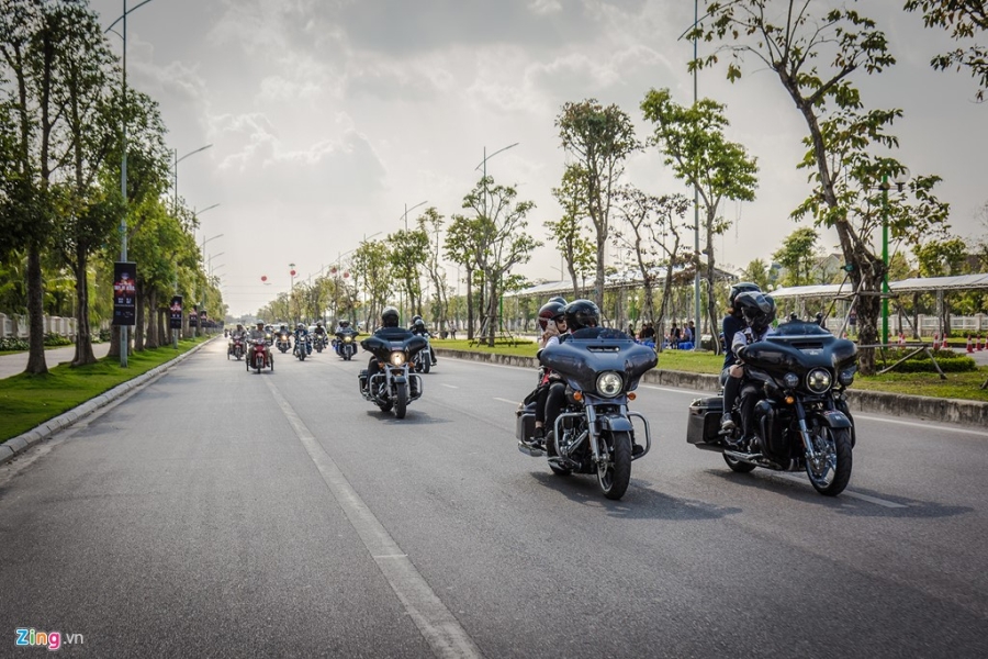 Dan choi xe phan khoi lon gap mat cuoi tuan tai Ha Noi hinh anh 2