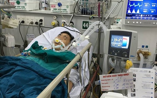 Đang uống nước, nam thanh niên đột ngột ngã quỵ