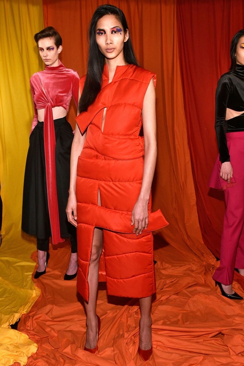 hoang-thuy-trang-pham-song-doi-catwalk-o-london-fashion-week-4