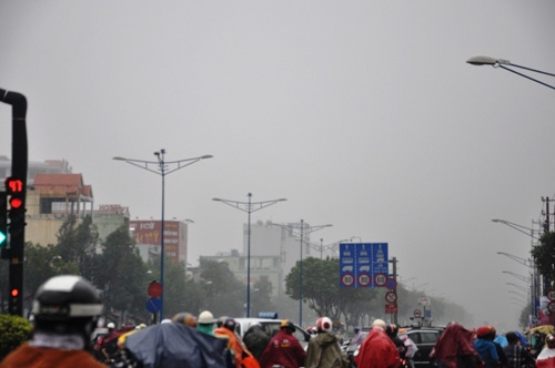 Sài Gòn bất ngờ mưa như trút nước giữa mùa khô - 6