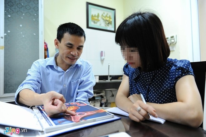 Bac si bat tinh trung tu nuoc tieu cua nguoi dan ong hinh anh 1