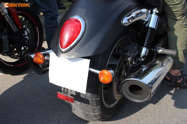Can canh moto “khung” Triumph Rocket III tai Viet Nam-Hinh-9