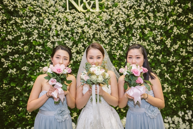 Cặp vợ chồng doanh nhân Hà Nội chi gần 1 tỷ để tổ chức đám cưới lung linh ngàn ngọn nến - Ảnh 7.